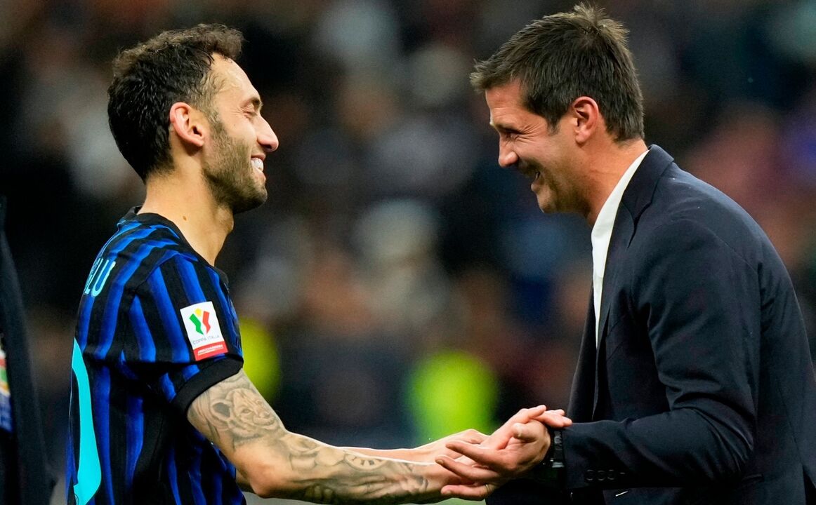 Çalhanoglu intransferível para Chivu, Inter mantém jogador