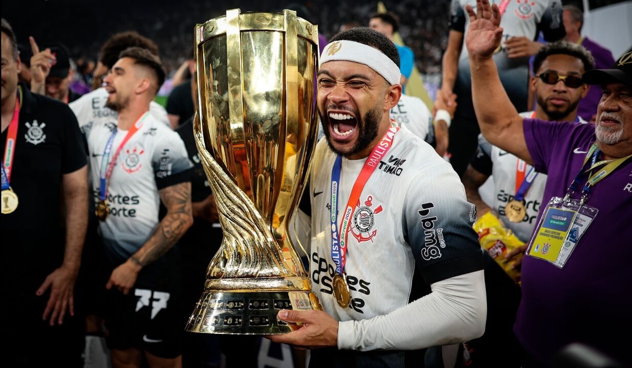 Corinthians renova com Depay