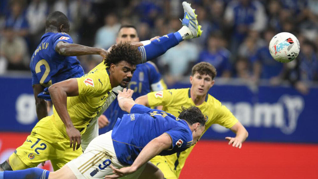 Renato Veiga durante o Real Oviedo-Villarreal