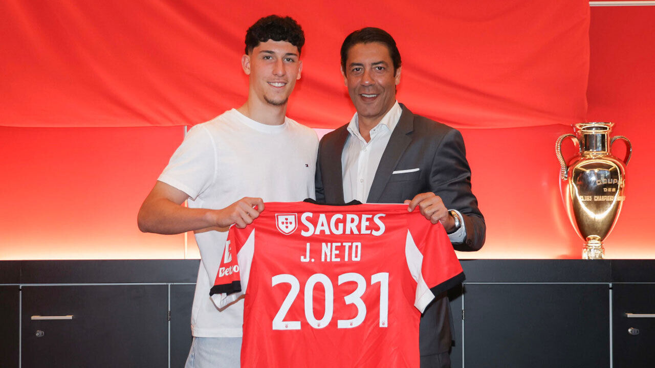 José Neto e Rui Costa na renovação de contrato