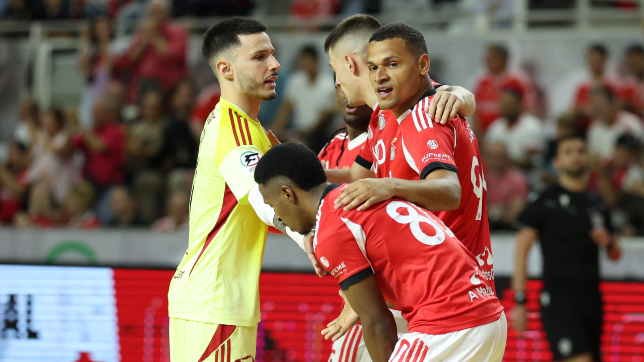 Jacaré marcou na vitória do Benfica sobre o Nun'Álvares na meia-final da Taça