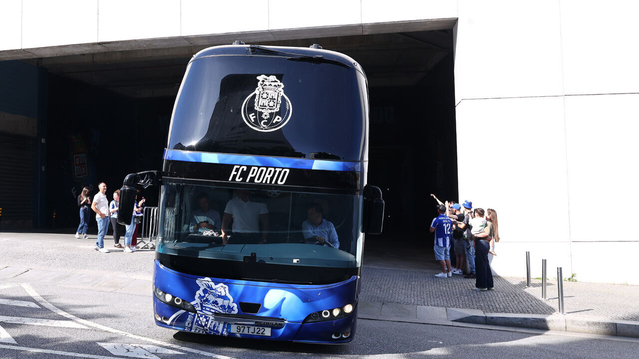 Saída do autocarro do FC Porto do Dragão
