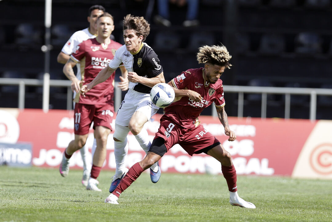 Rafael Teixeira e Robinho no Farense-Ac. Viseu