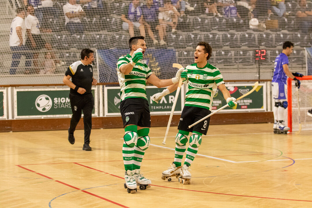 Facundo Navarro festeja mais um golo