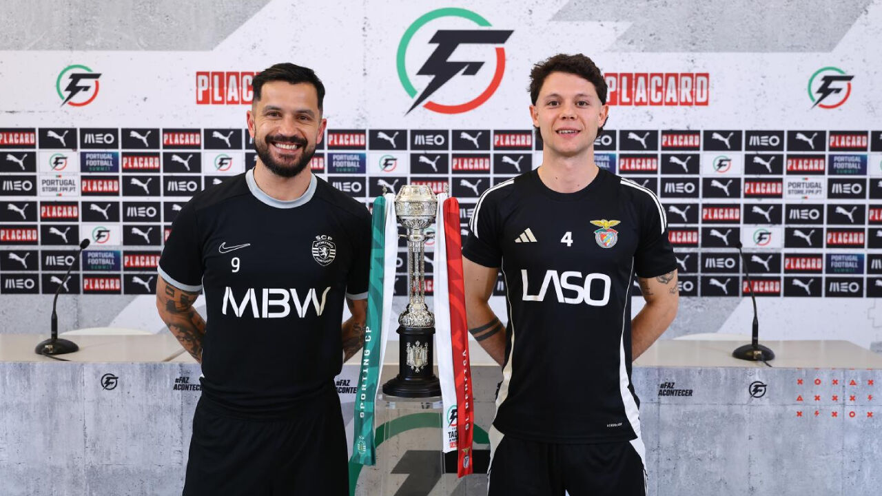 João Matos (Sporting) e Afonso Jesus (Benfica) junto ao troféu da Taça de Portugal