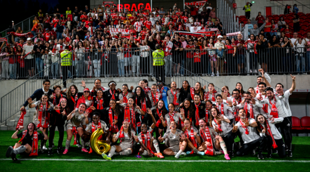 Festa do Sport Lisboa e Benfica com equipa e adeptos no estádio