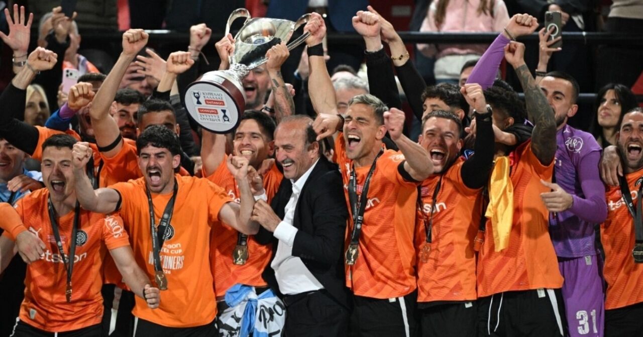 Festa do OFI Creta pela conquista da Taça da Grécia frente ao PAOK após 39 anos