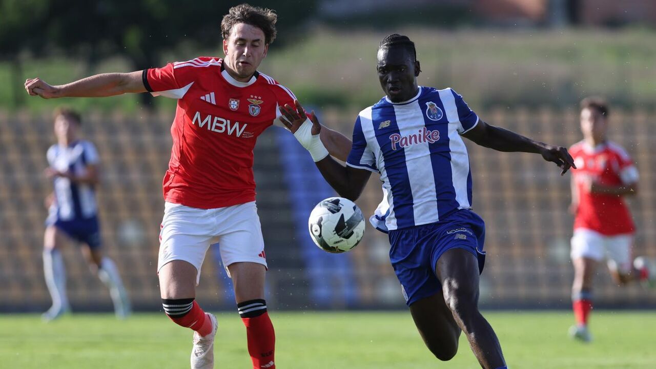 Lance no clássico de juniores entre FC Porto e Benfica