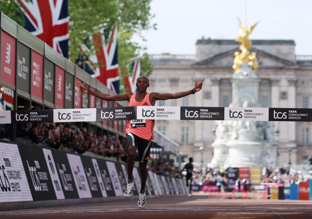 Sabastian Sawe corta a meta na Maratona de Londres
