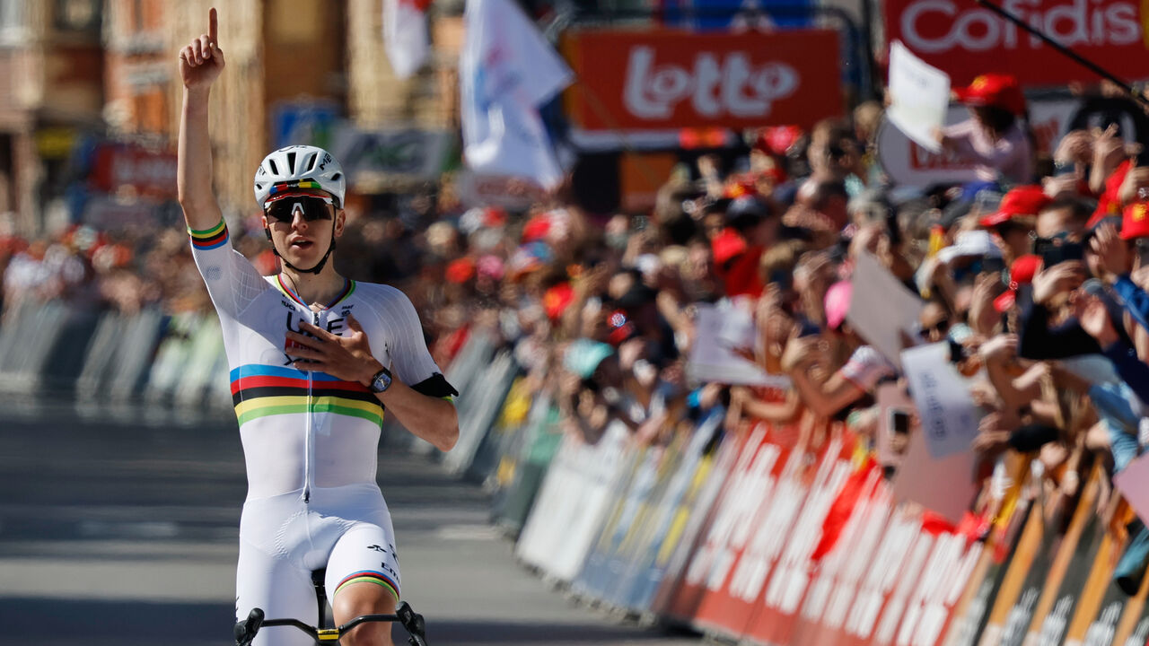 Tadej Pogacar vence Liège-Bastogne-Liège após bater Paul Seixas
