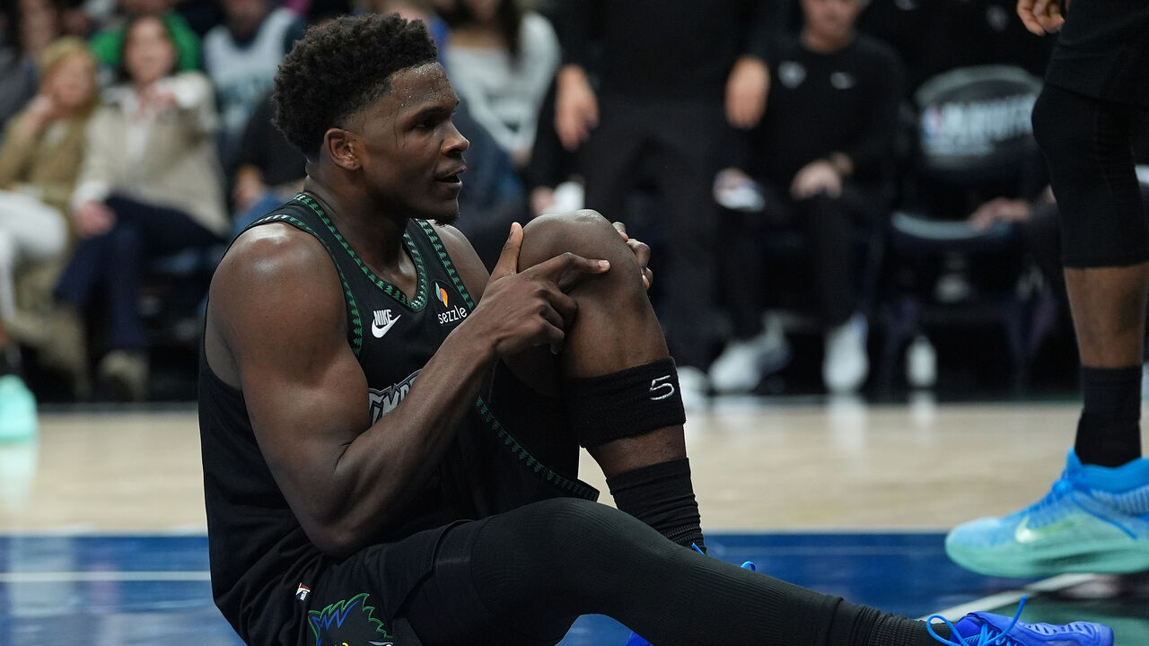 Anthony Edwards sofre contusão óssea num joelho, preocupando equipa e adeptos em Minnesota