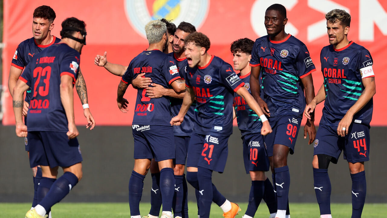 Jogadores do Marítimo celebram 