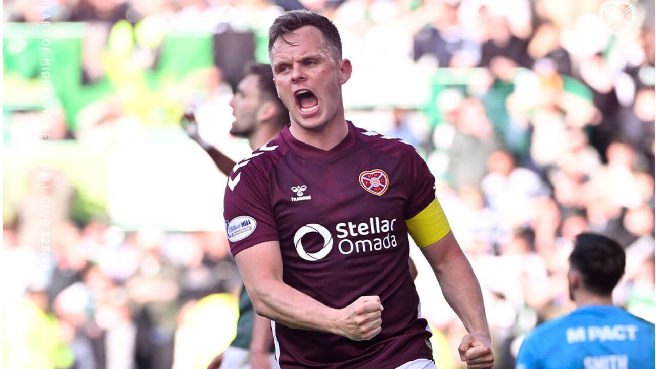 Hearts vence e lidera na Escócia