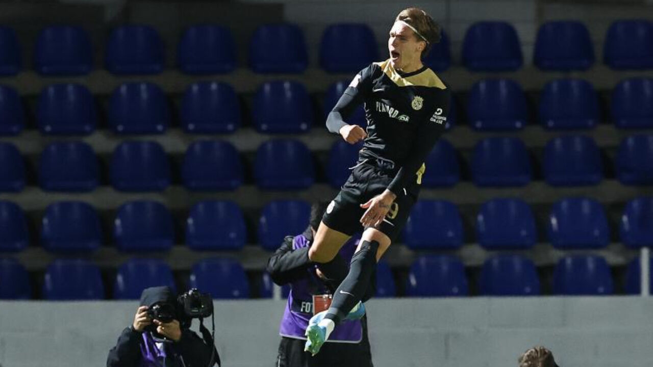 Marezi no festejo do golo ao Arouca