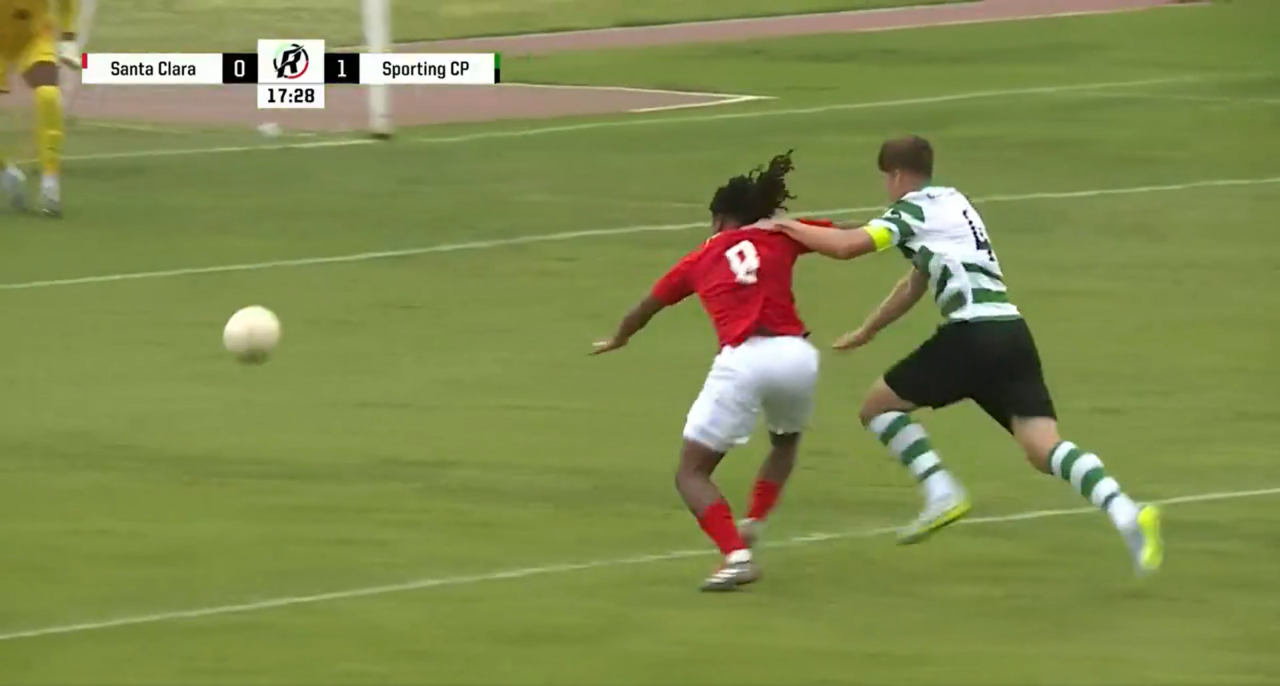 O polémico penálti assinalado no Santa Clara-Sporting em sub-23