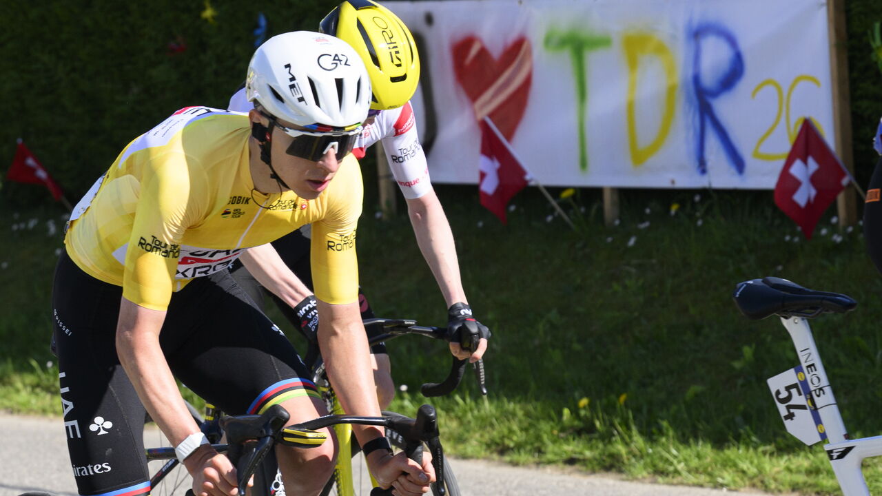 Tadej Pogacar vence ao sprint na Volta à Romandia