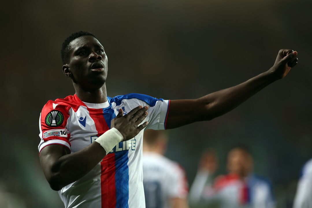 Sarr marca golo, comemora vitória do Crystal Palace contra o Shakhtar