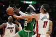 Neemias Queta frente aos Miami Heat