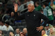 Doc Rivers orienta jogo de basquetebol da NBA