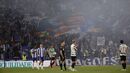 Claques do FC Porto exibiram tarja com Varandas mascarado de palhaço durante o clássico no Dragão