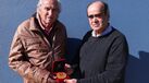 Manuel José recebe Record de Ouro das mãos de Rui Dias
