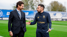 André Villas-Boas (à esquerda) à conversa com o treinador do FC Porto, Francesco Farioli (à direita), no Olival