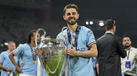 Bernardo Silva com o troféu da Champions, conquistada em 2023