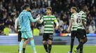 Rui Silva cumprimenta jogador do Sporting Clube de Portugal
