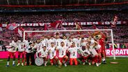 Bayern de Munique celebra título com adeptos
