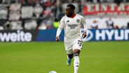 Arnaud Kalimuendo defende as cores do Eintracht Frankfurt 