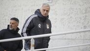 José Mourinho assiste ao jogo da equipa B do Benfica