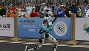 Robô humanóide vence meia-maratona em Pequim