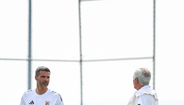 José Mourinho presente no treino da equipa B do Benfica
