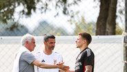 José Mourinho presente no treino da equipa B do Benfica