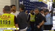 As imagens da confusão na chegada do Sporting ao Dragão