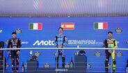 O pódio do GP Espanh com o vencedor Alex Márquez, Bezzecchi (2.º) e Giannantonio (3.º)