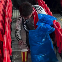 <![CDATA[ Japoneses voltam a dar o exemplo: acabou o jogo e deixaram bancadas de Wembley 'num brinco' ]]>