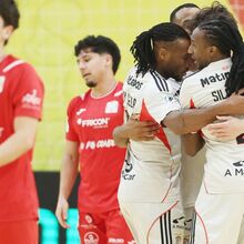 <![CDATA[ Benfica entra forte e vence em Caxinas no regresso ao campeonato ]]>