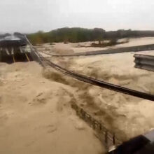 <![CDATA[ Imagens impressionantes mostram ponte que liga duas regiões de Itália colapsada ]]>