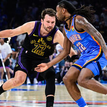 <![CDATA[ Doncic lesiona-se e sai em lágrimas em derrota pesada dos Lakers ]]>