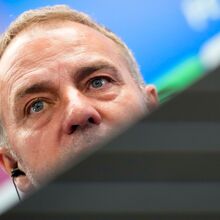 <![CDATA[ Flick contra os racistas: «Pequeno grupo de idiotas...» ]]>