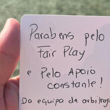 <![CDATA[ Torneio da Pontinha: claque do Santa Clara 'leva' cartão branco com direito a dedicatória  ]]>