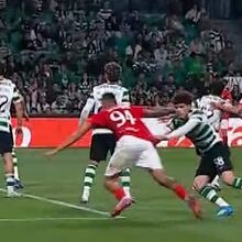 <![CDATA[ FC Porto questiona arbitragem do Sporting-Santa Clara: «Qual o critério desta jornada?» ]]>