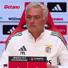 <![CDATA[ Mourinho e a publicação do Benfica após o Sporting-Santa Clara: «Num mundo de puxa-sacos...» ]]>