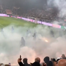 <![CDATA[ Tensão: ultras do Dynamo Dresden atravessam relvado para confrontar claque do Hertha Berlim ]]>