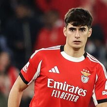 <![CDATA[ Rui Costa sensível ao desejo de José Mourinho: renovação de António Silva ainda pode avançar ]]>