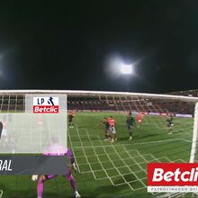 <![CDATA[ Benfica pediu penálti nos descontos: árbitro marcou falta ofensiva de Anísio ]]>