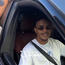 <![CDATA[ «Estás de risadinha, maluco?»: adeptos do Corinthians 'apertam' antigo jogador do V. Guimarães ]]>