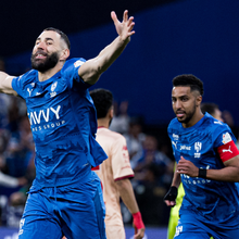 <![CDATA[ Benzema faz hat trick e assistência na goleada do Al Hilal sobre o Al Kholood por 6-0 ]]>