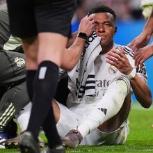 <![CDATA[ Polémica no Real Madrid-Girona: Mbappé acabou com o rosto ensanguentado neste lance em que o árbitro não marcou penálti ]]>
